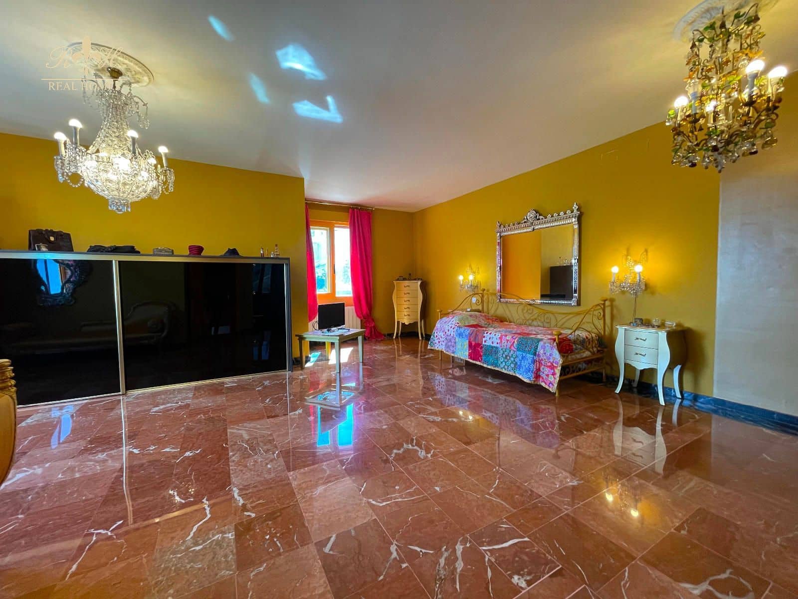 5 bedroom Villa for sale in Benidorm with garage - € 2,650,000 (Ref: 9361002)