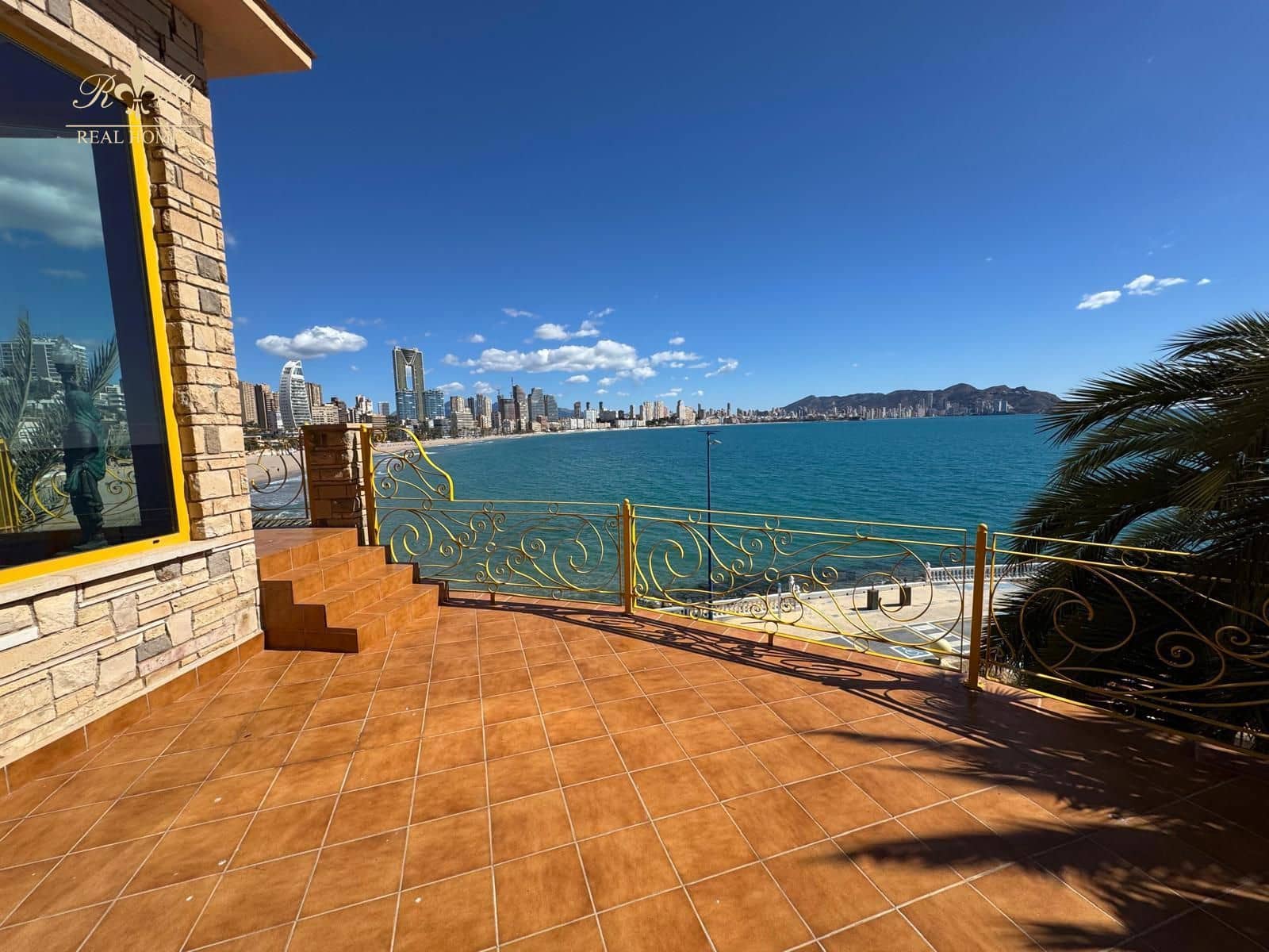 5 bedroom Villa for sale in Benidorm with garage - € 2,650,000 (Ref: 9361002)