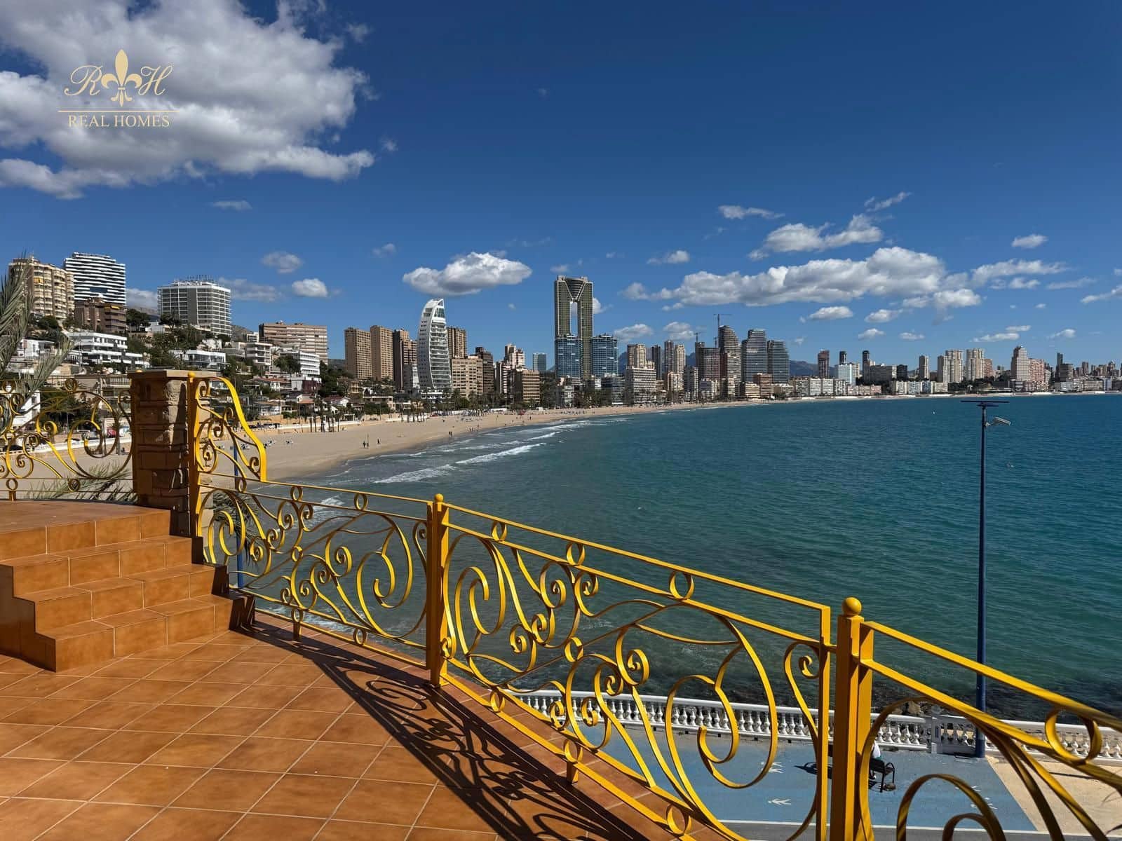 5 bedroom Villa for sale in Benidorm with garage - € 2,650,000 (Ref: 9361002)