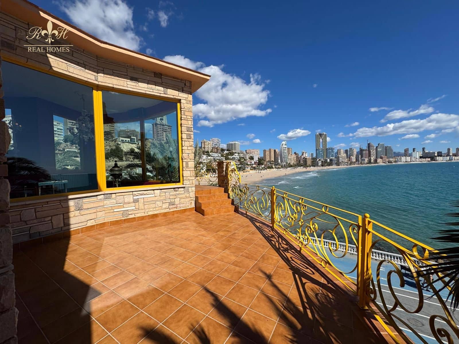 5 bedroom Villa for sale in Benidorm with garage - € 2,650,000 (Ref: 9361002)