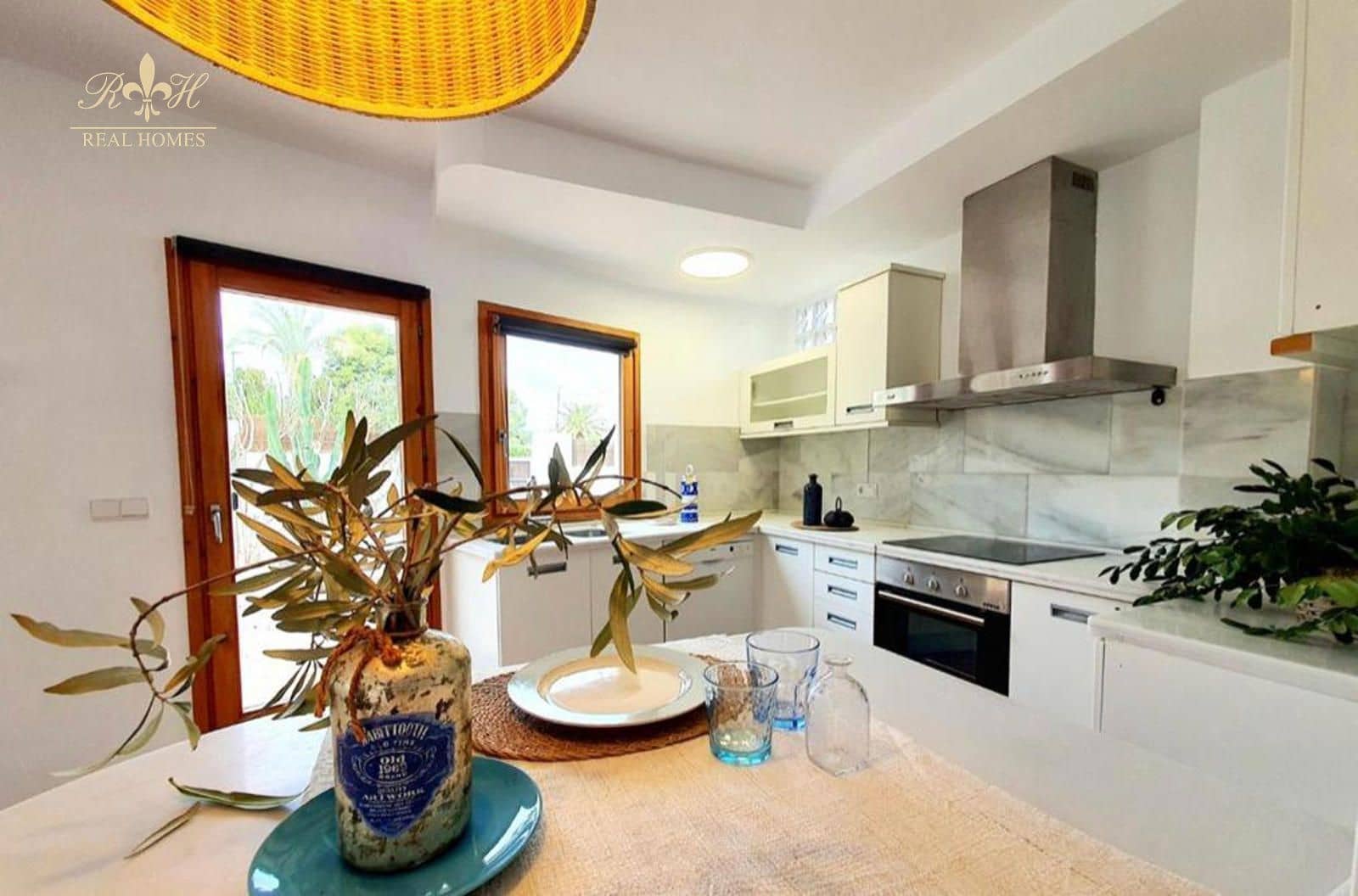 Chalet de 3 habitaciones en Alfaz del Pi / L'Alfàs del Pi en alquiler con piscina - 2.600 € (Ref: 9396824)