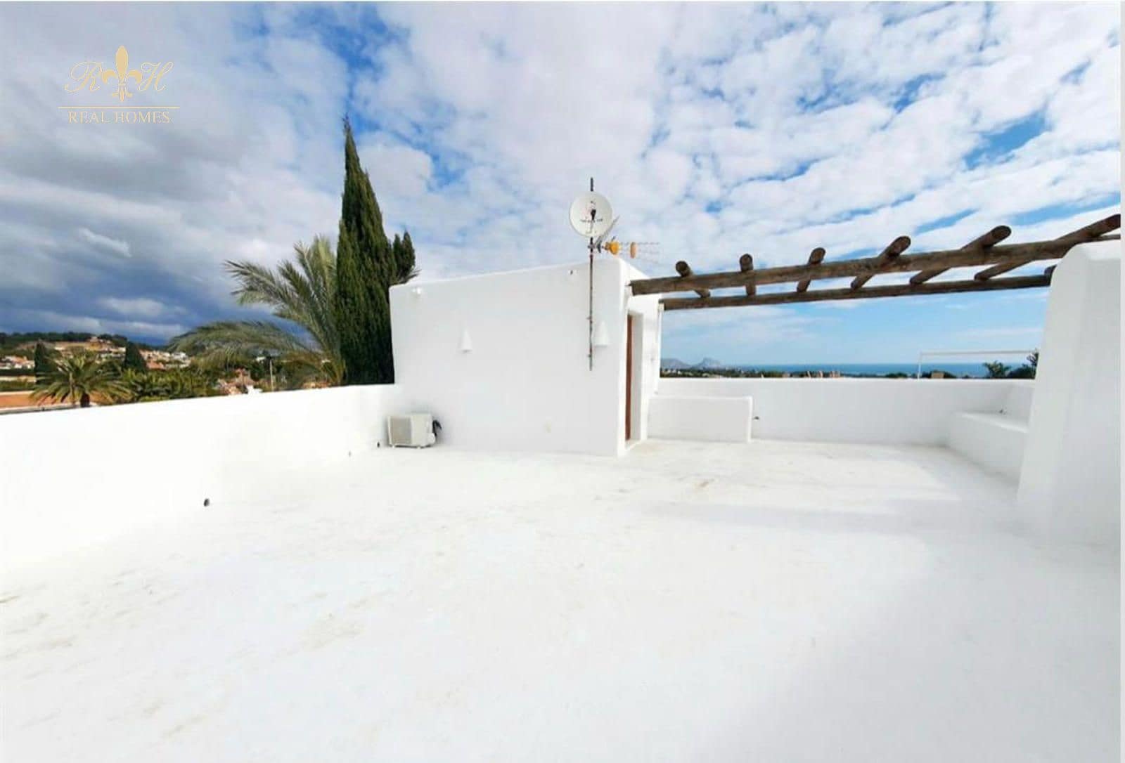 Chalet de 3 habitaciones en Alfaz del Pi / L'Alfàs del Pi en alquiler con piscina - 2.600 € (Ref: 9396824)