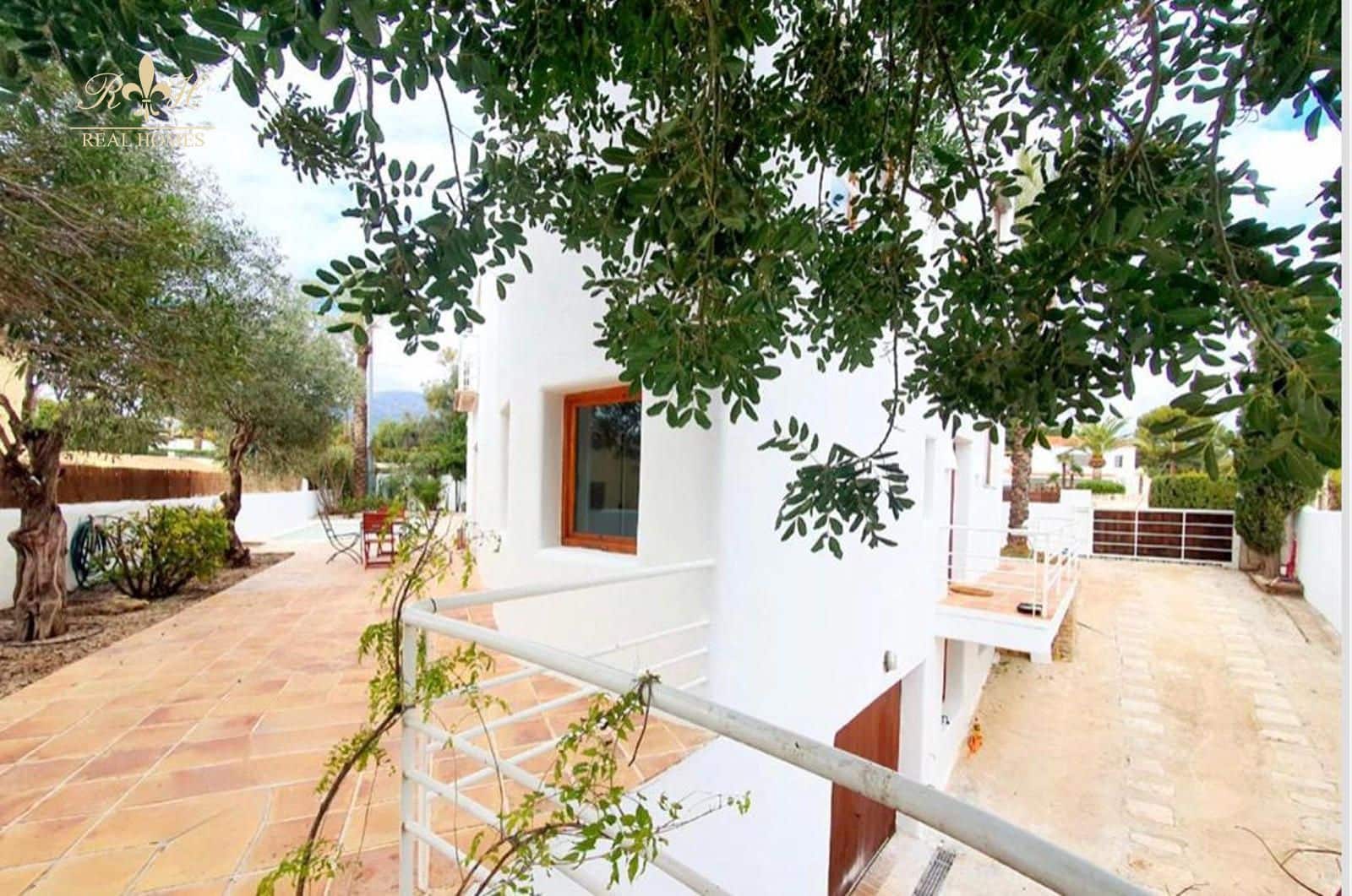 Chalet de 3 habitaciones en Alfaz del Pi / L'Alfàs del Pi en alquiler con piscina - 2.600 € (Ref: 9396824)