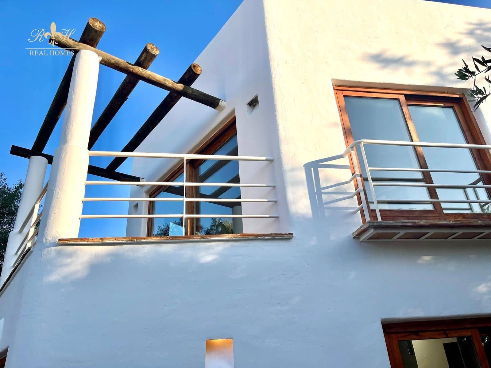 Chalet de 3 habitaciones en Alfaz del Pi / L'Alfàs del Pi en alquiler con piscina - 2.600 € (Ref: 9396824)