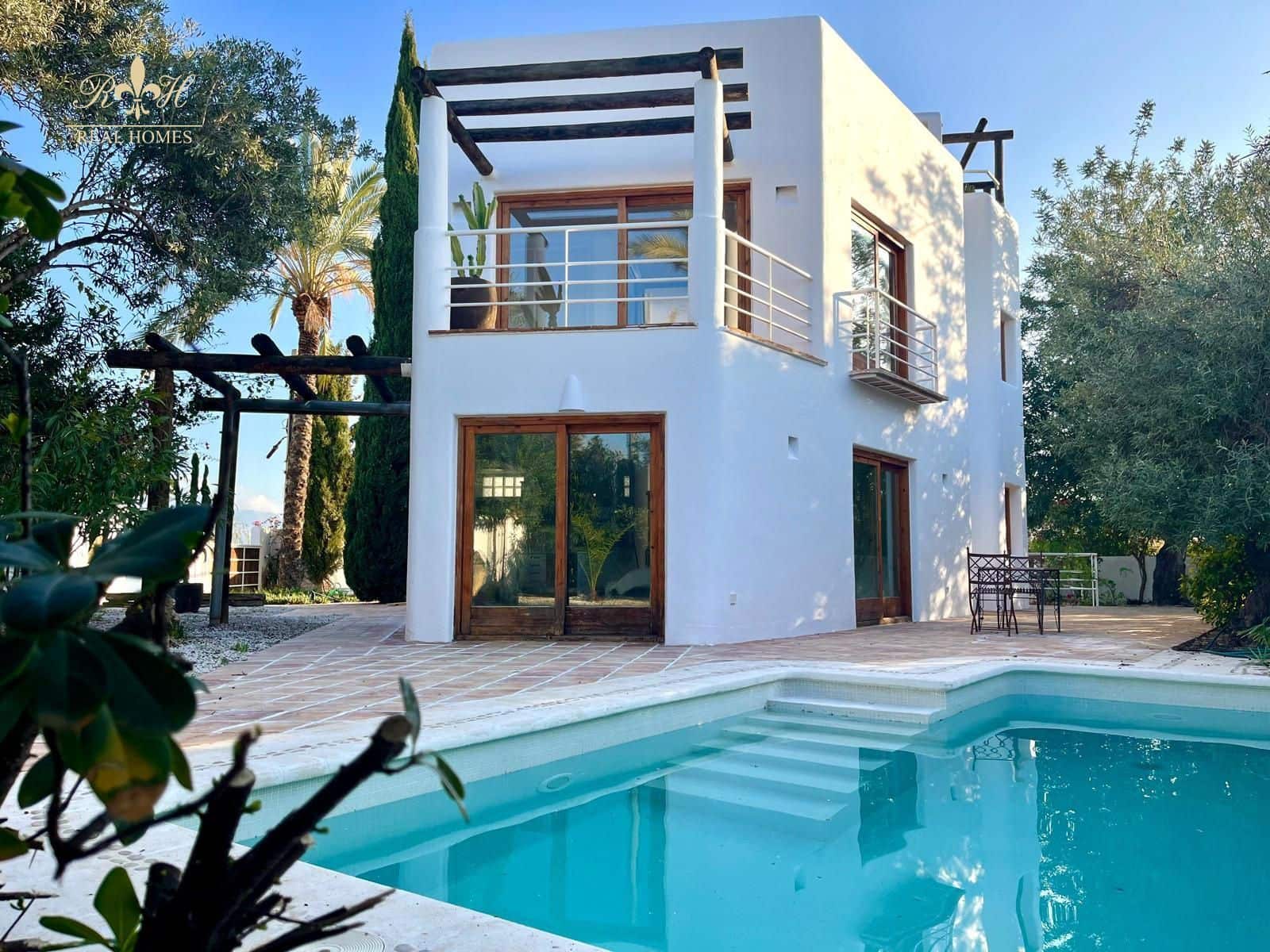 Chalet de 3 habitaciones en Alfaz del Pi / L'Alfàs del Pi en alquiler con piscina - 2.600 € (Ref: 9396824)