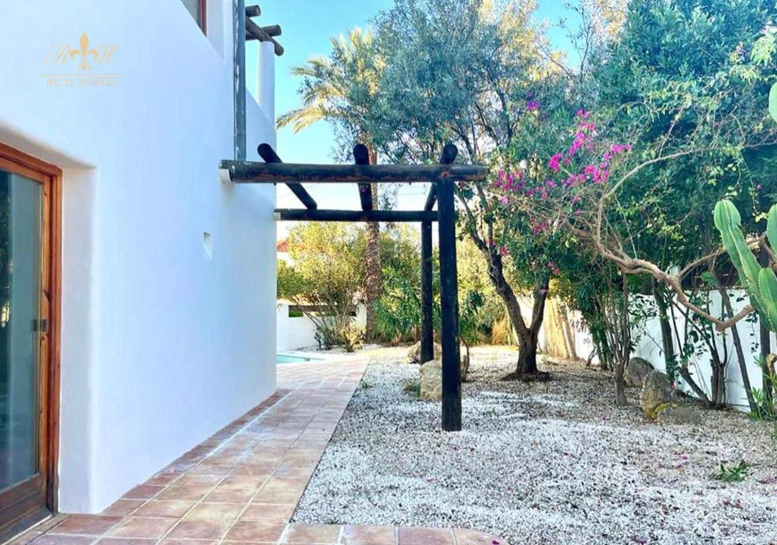 Chalet de 3 habitaciones en Alfaz del Pi / L'Alfàs del Pi en alquiler con piscina - 2.600 € (Ref: 9396824)