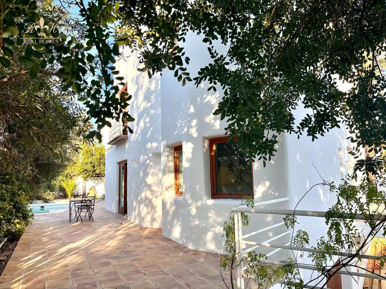 Chalet de 3 habitaciones en Alfaz del Pi / L'Alfàs del Pi en alquiler con piscina - 2.600 € (Ref: 9396824)