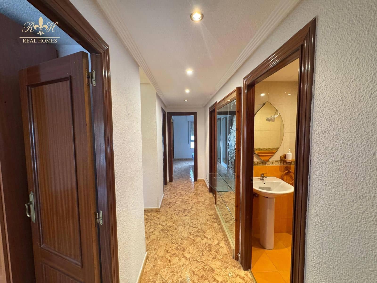 4 sovrum Lägenhet till salu i Benidorm med pool garage - 319 000 € (Ref: 9412939)