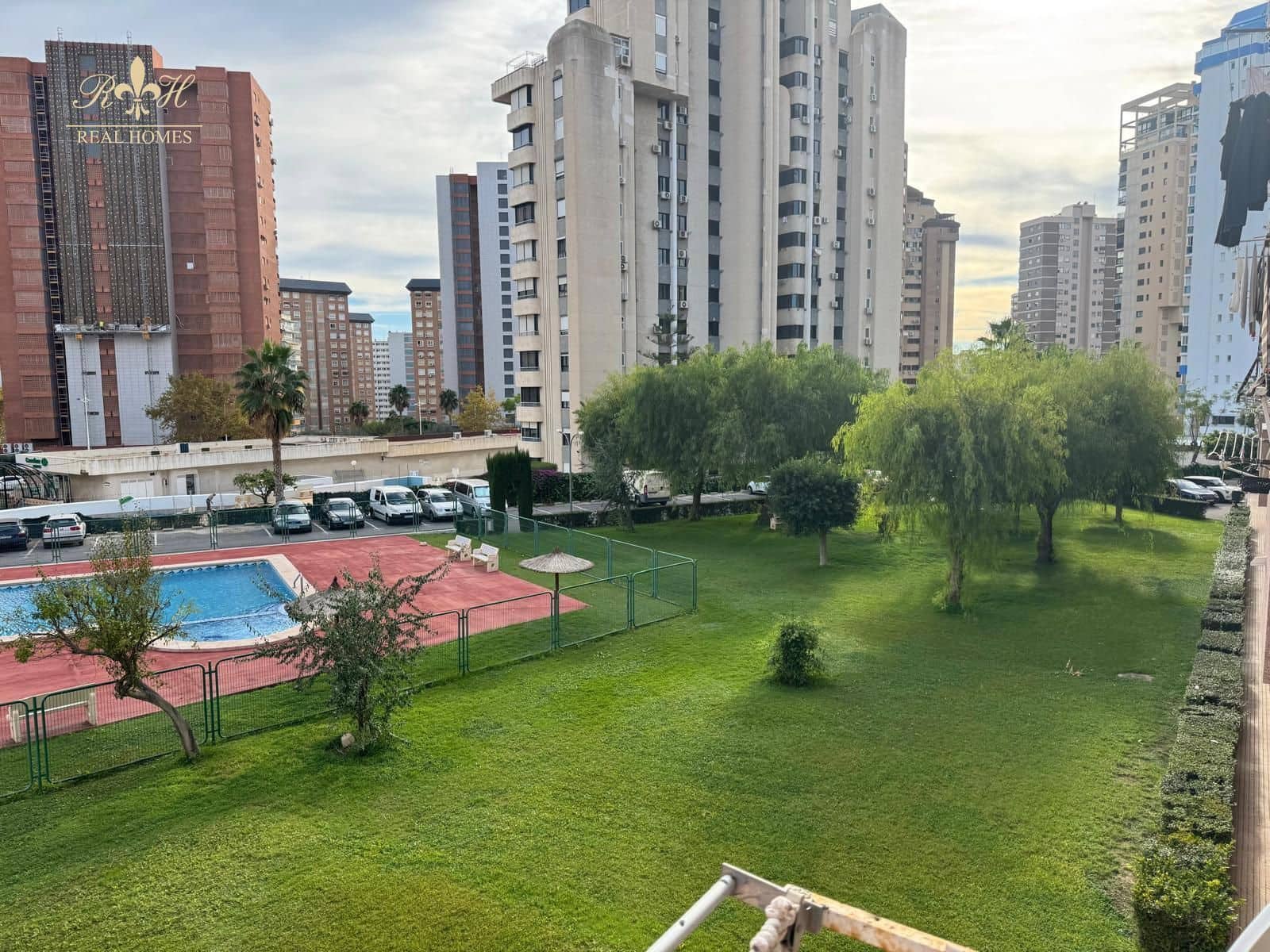 4 sovrum Lägenhet till salu i Benidorm med pool garage - 319 000 € (Ref: 9412939)