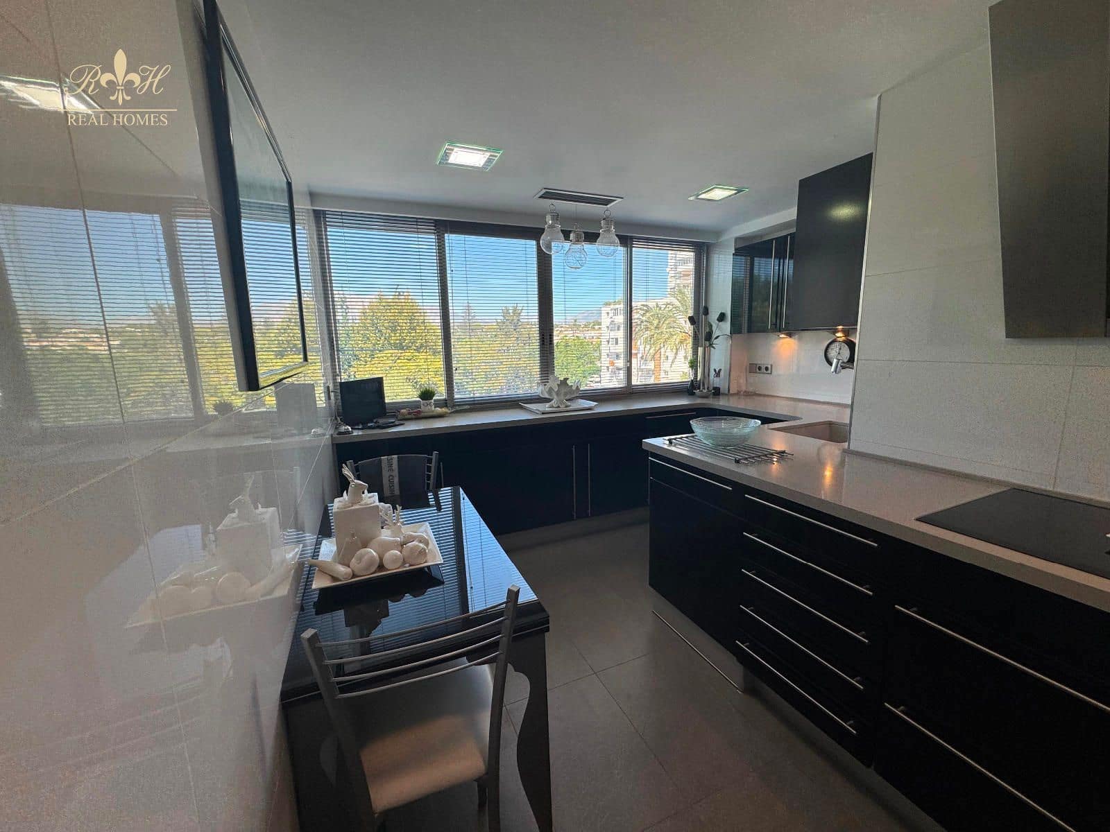 2 soveværelse Lejlighed til salg i Altea med swimmingpool garage - € 698.000 (Ref: 9447016)