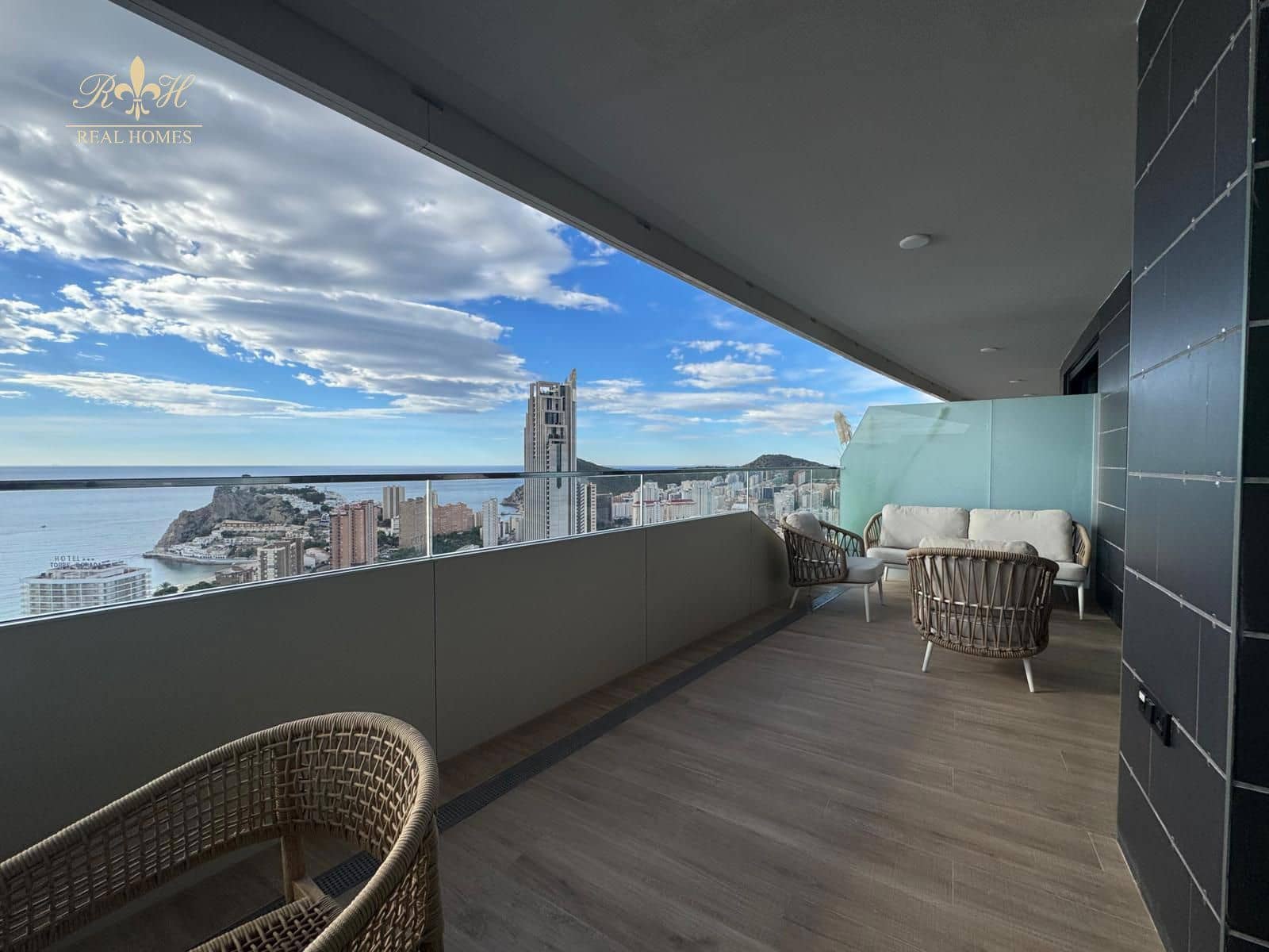 2 soverom Leilighet til salgs i Benidorm med svømmebasseng garasje - € 641 250 (Ref: 9447259)