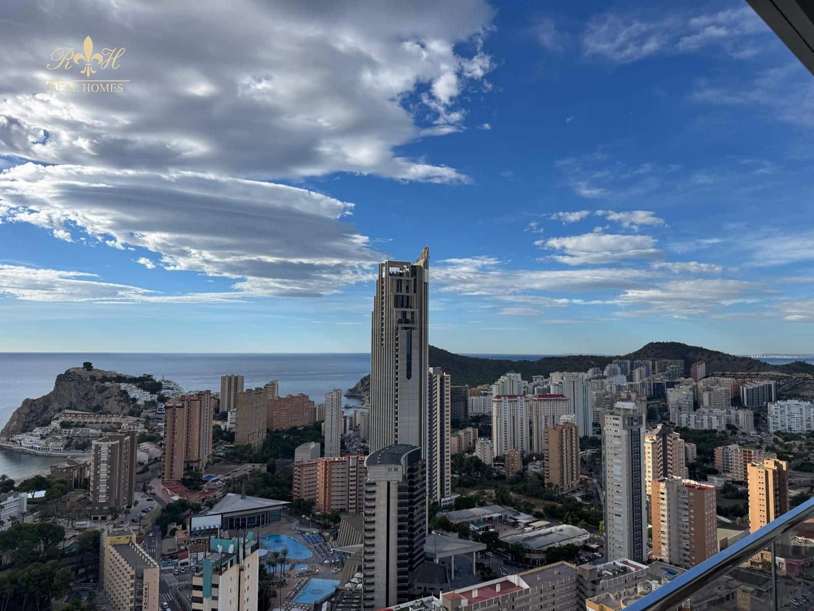 2 soverom Leilighet til salgs i Benidorm med svømmebasseng garasje - € 641 250 (Ref: 9447259)