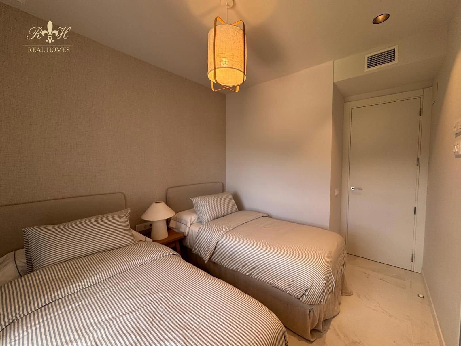 2 soverom Leilighet til salgs i Benidorm med svømmebasseng garasje - € 641 250 (Ref: 9447259)