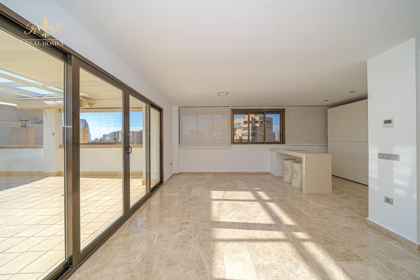 4 soverom Penthouse til salgs i Benidorm med svømmebasseng garasje - € 1 190 000 (Ref: 9452432)