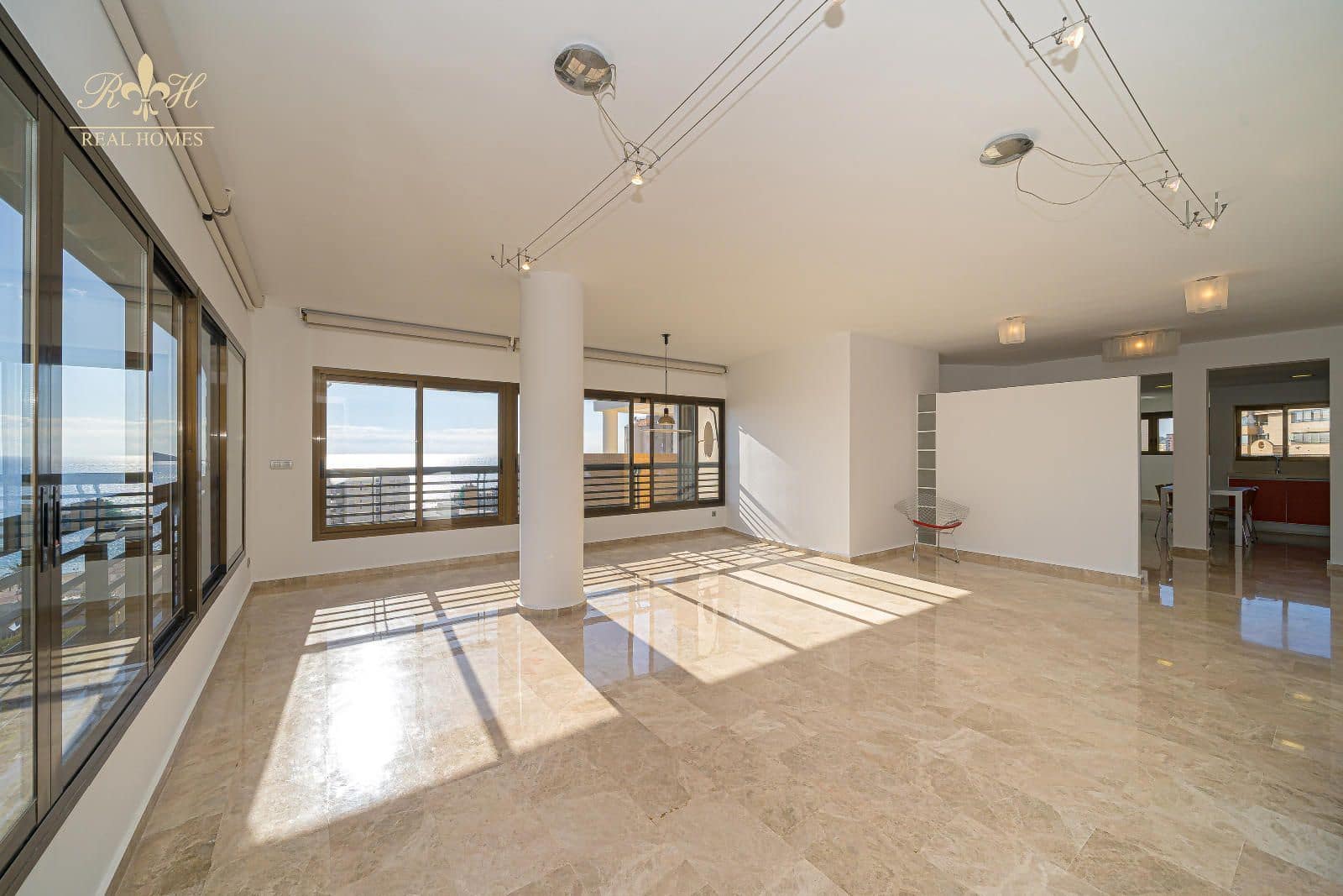 4 soverom Penthouse til salgs i Benidorm med svømmebasseng garasje - € 1 190 000 (Ref: 9452432)