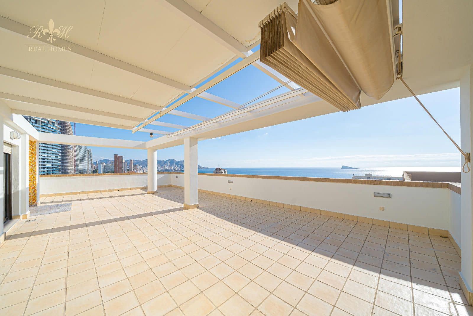 4 soverom Penthouse til salgs i Benidorm med svømmebasseng garasje - € 1 190 000 (Ref: 9452432)