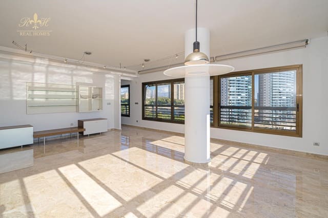 4 soverom Penthouse til salgs i Benidorm med svømmebasseng garasje - € 1 190 000 (Ref: 9452432)