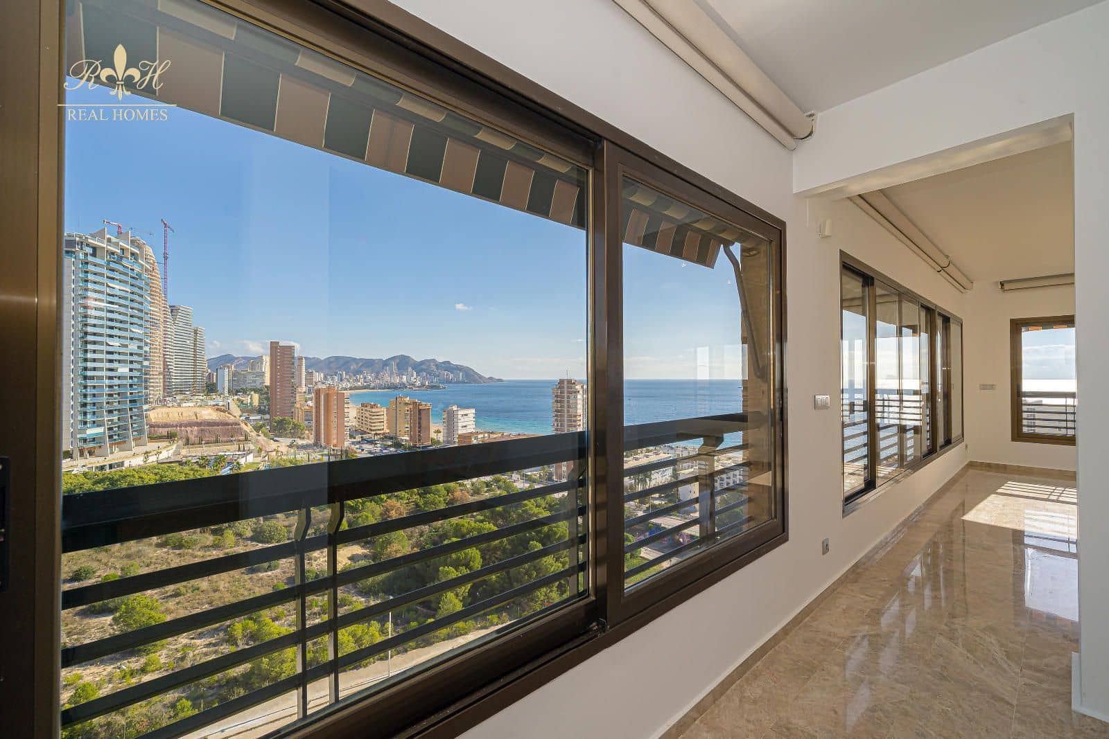 4 soverom Penthouse til salgs i Benidorm med svømmebasseng garasje - € 1 190 000 (Ref: 9452432)