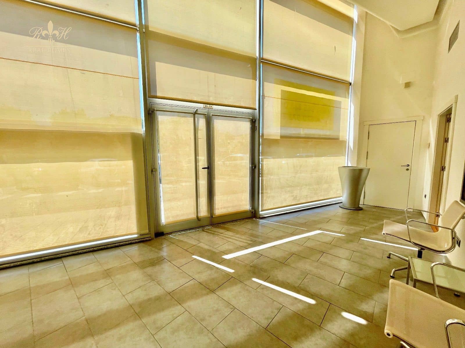 Commercial for sale in Albir - € 595,000 (Ref: 9471264)