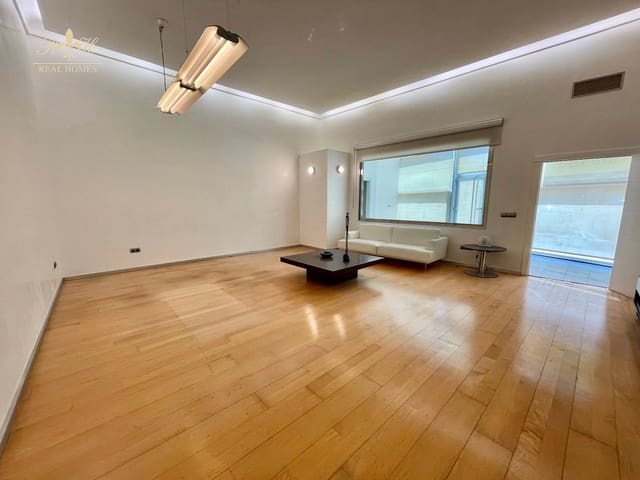 Commercial for sale in Albir, Alfaz del Pi / L'Alfàs del Pi - € 595,000 (Ref: 9471264)