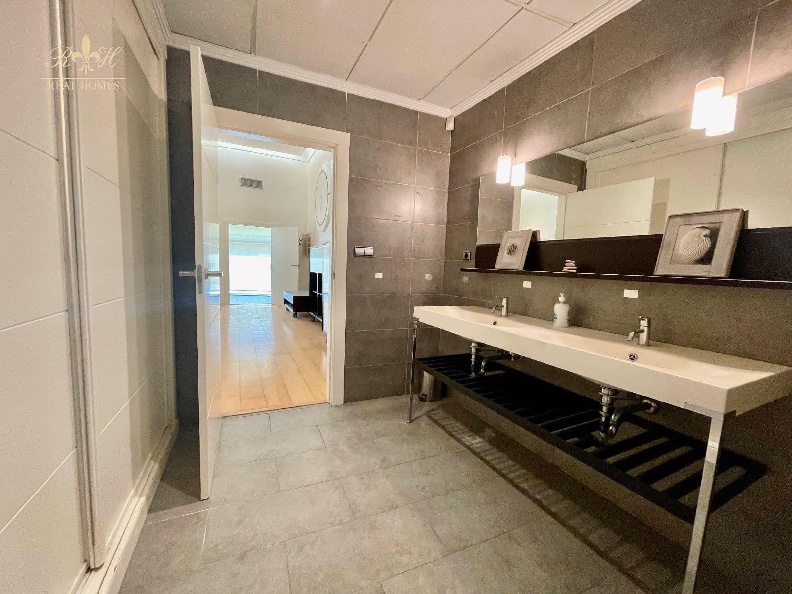 Commercial for sale in Albir - € 595,000 (Ref: 9471264)