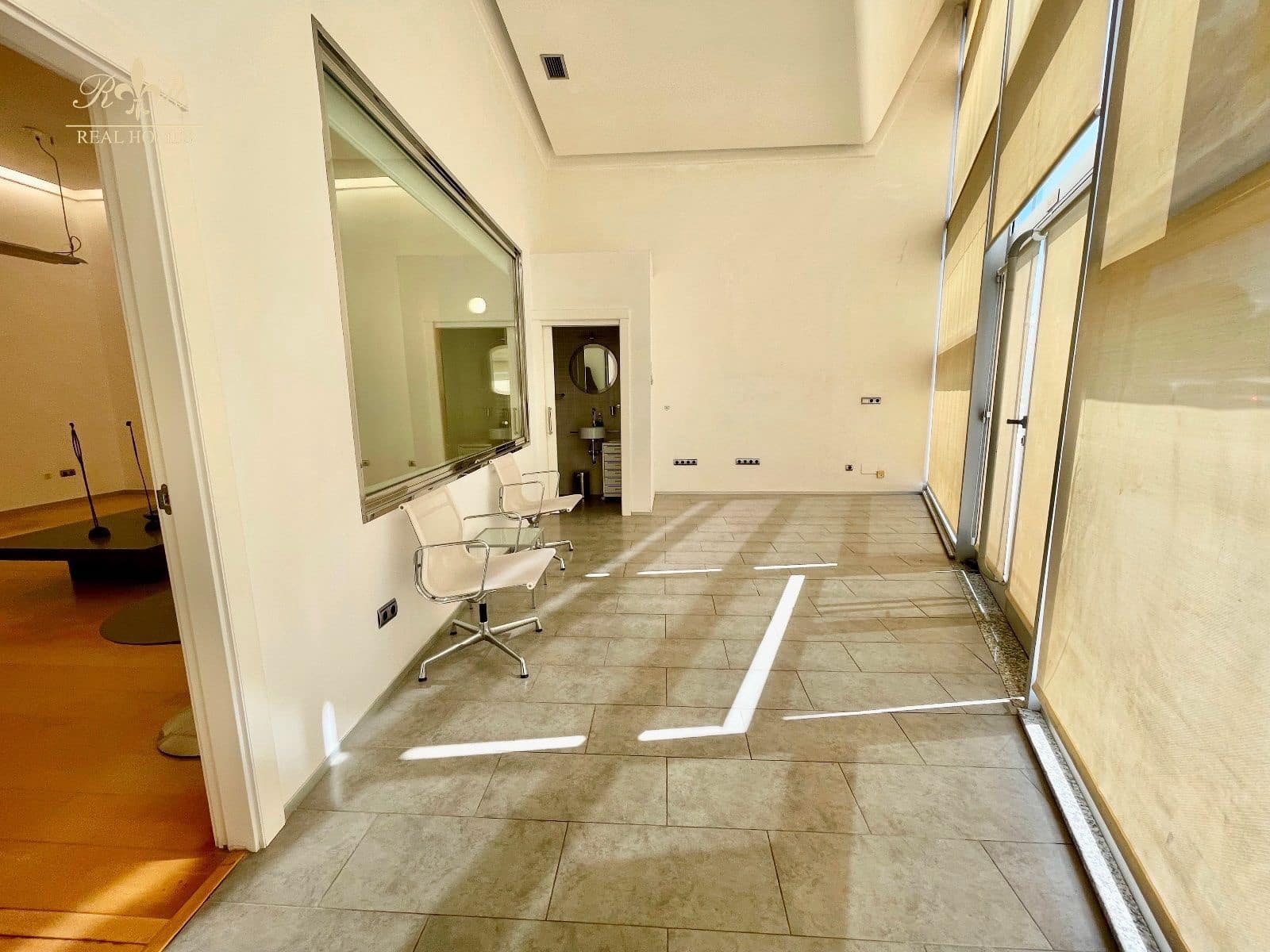 Commercial for sale in Albir - € 595,000 (Ref: 9471264)