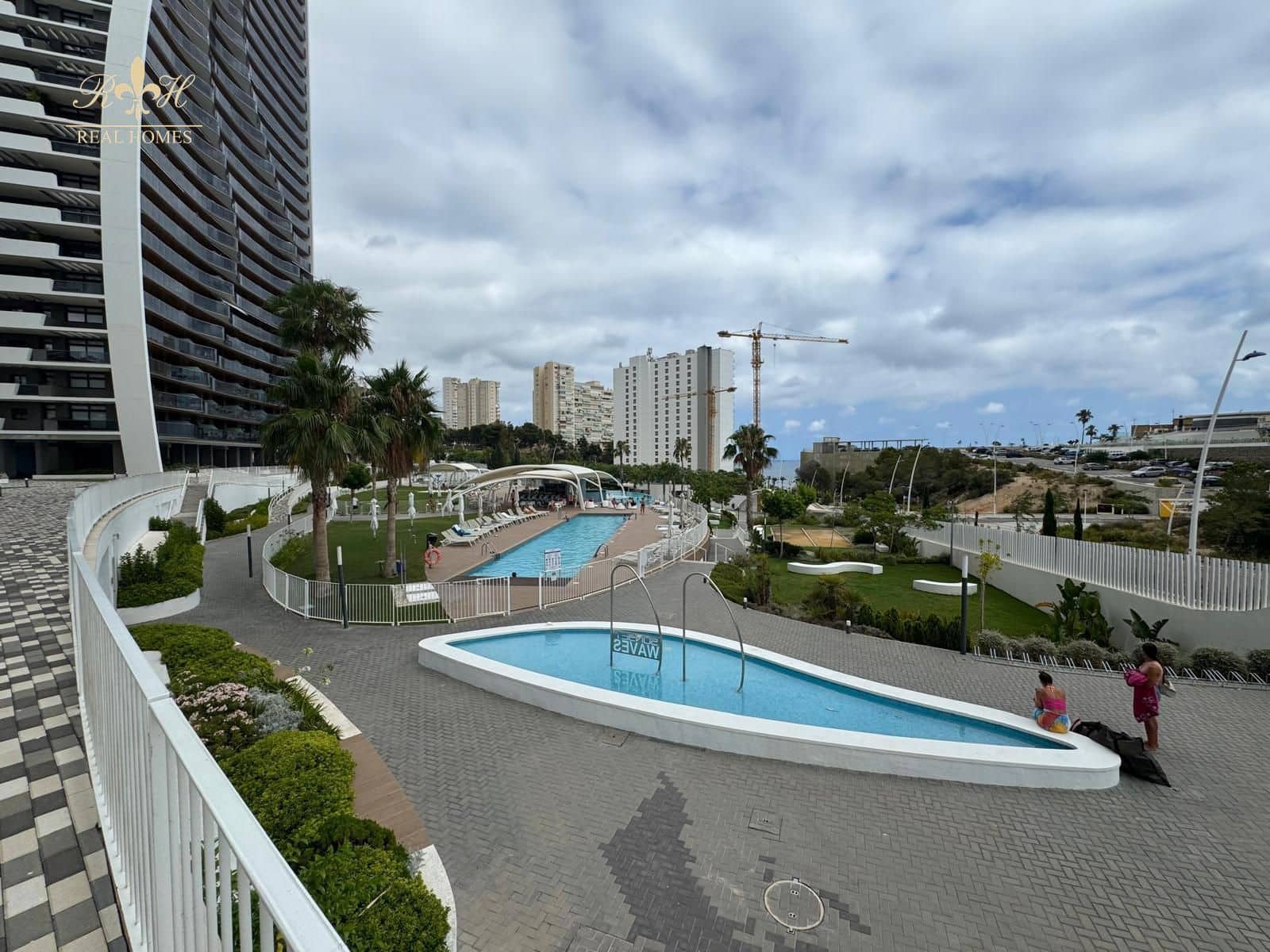 3 bedroom Flat for sale in Benidorm with pool garage - € 649,000 (Ref: 9473299)