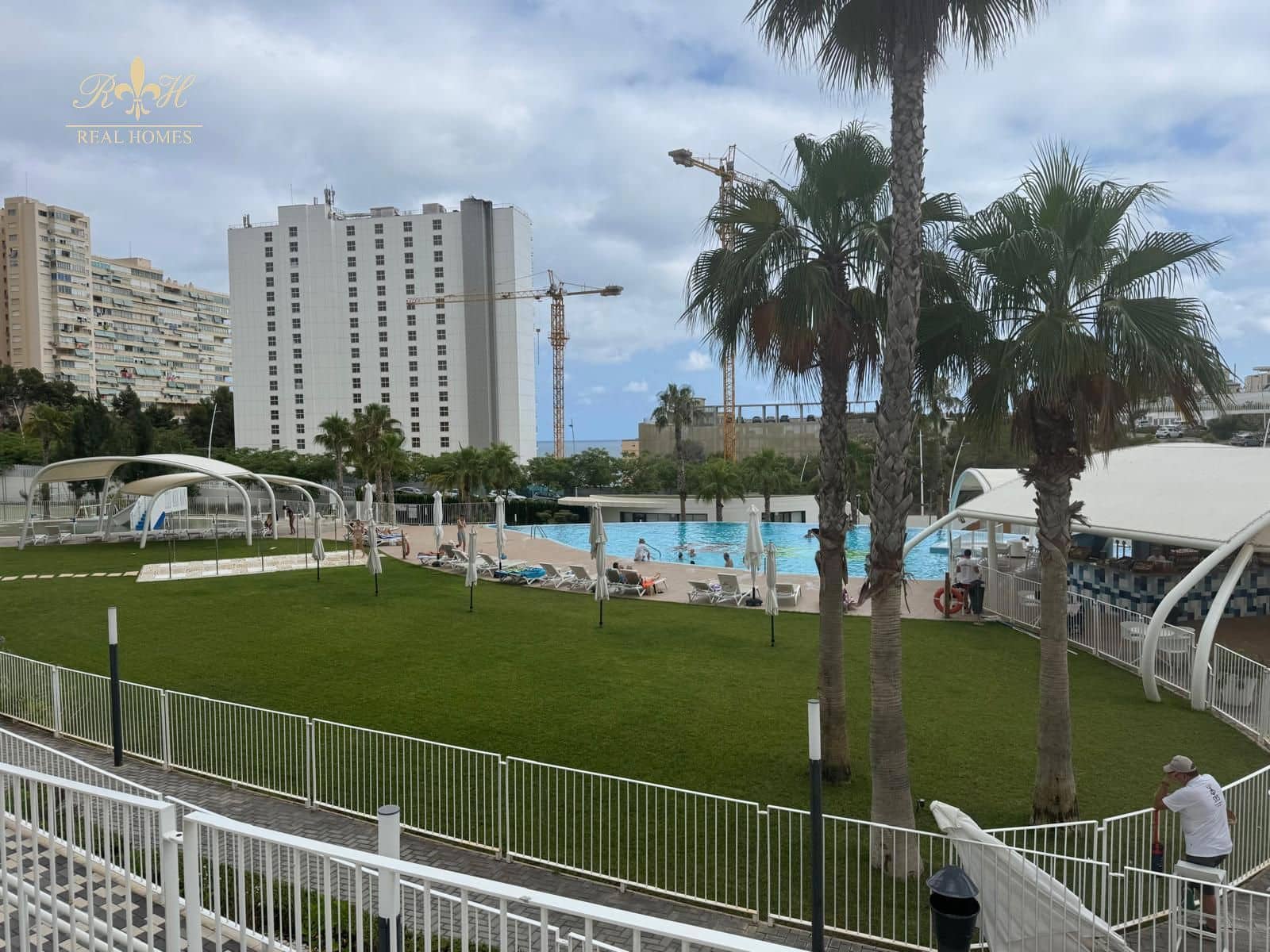 3 bedroom Flat for sale in Benidorm with pool garage - € 649,000 (Ref: 9473299)