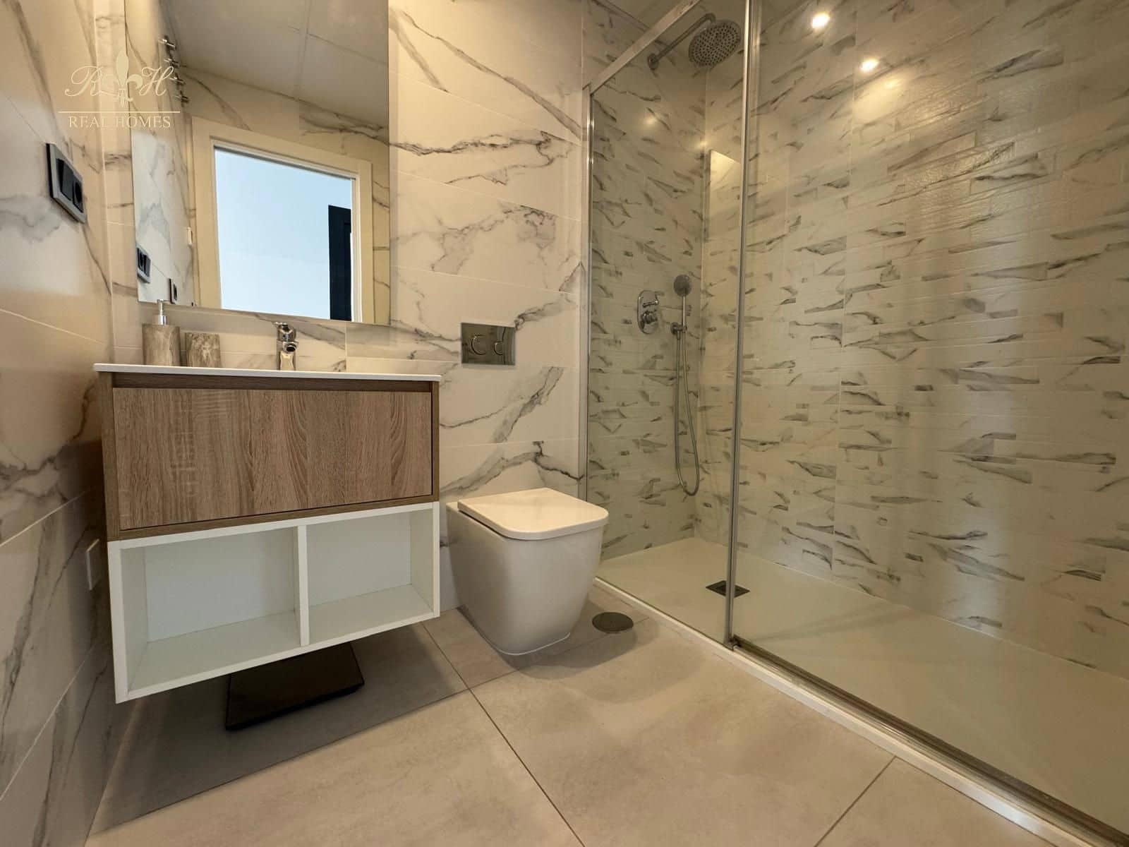 3 bedroom Flat for sale in Benidorm with pool garage - € 649,000 (Ref: 9473299)