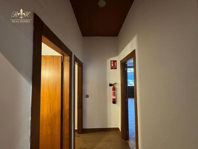 Kaupallinen myytävänä paikassa Altea - 390 000 € (Ref: 9541987)