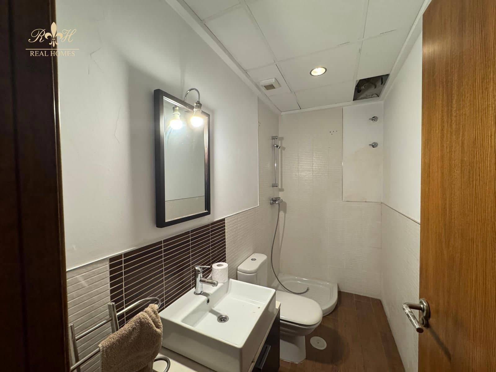 Kaupallinen myytävänä paikassa Altea - 390 000 € (Ref: 9541987)