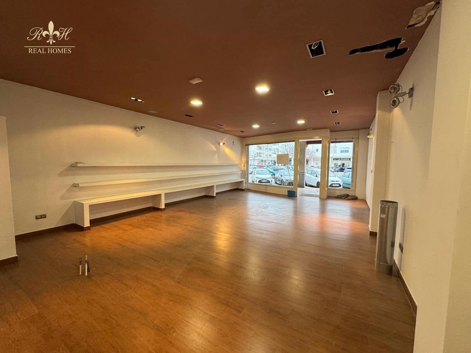 Kaupallinen myytävänä paikassa Altea - 390 000 € (Ref: 9541987)