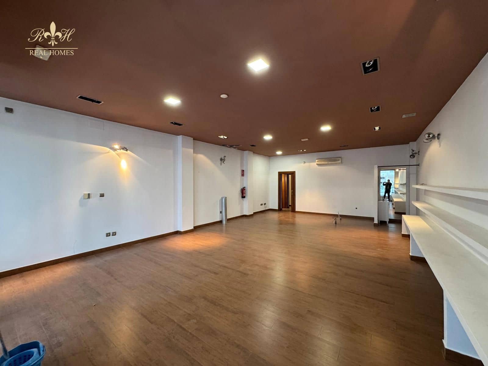 Kaupallinen myytävänä paikassa Altea - 390 000 € (Ref: 9541987)