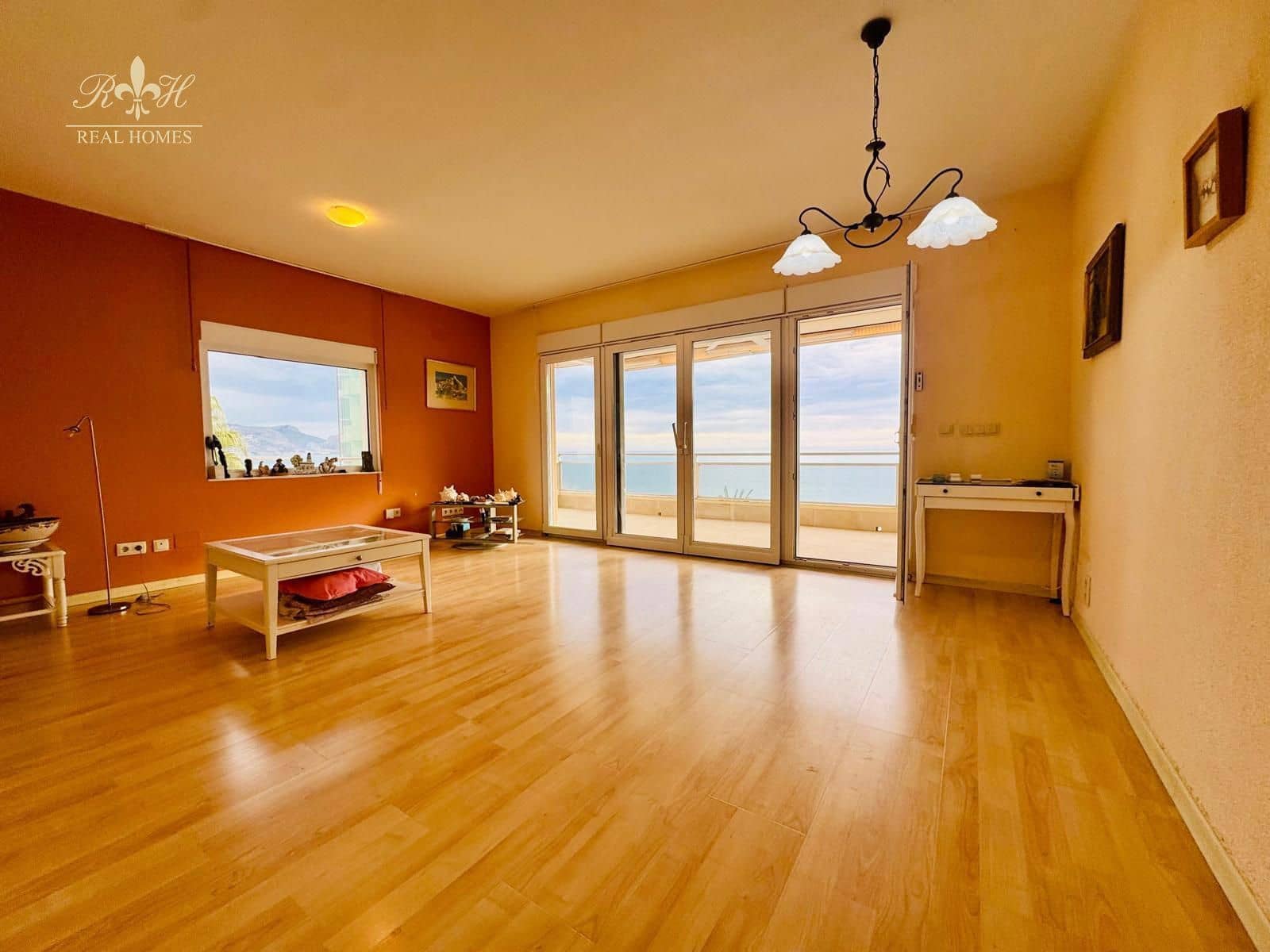 2 soverom Leilighet til salgs i Albir med svømmebasseng garasje - € 560 000 (Ref: 9542267)