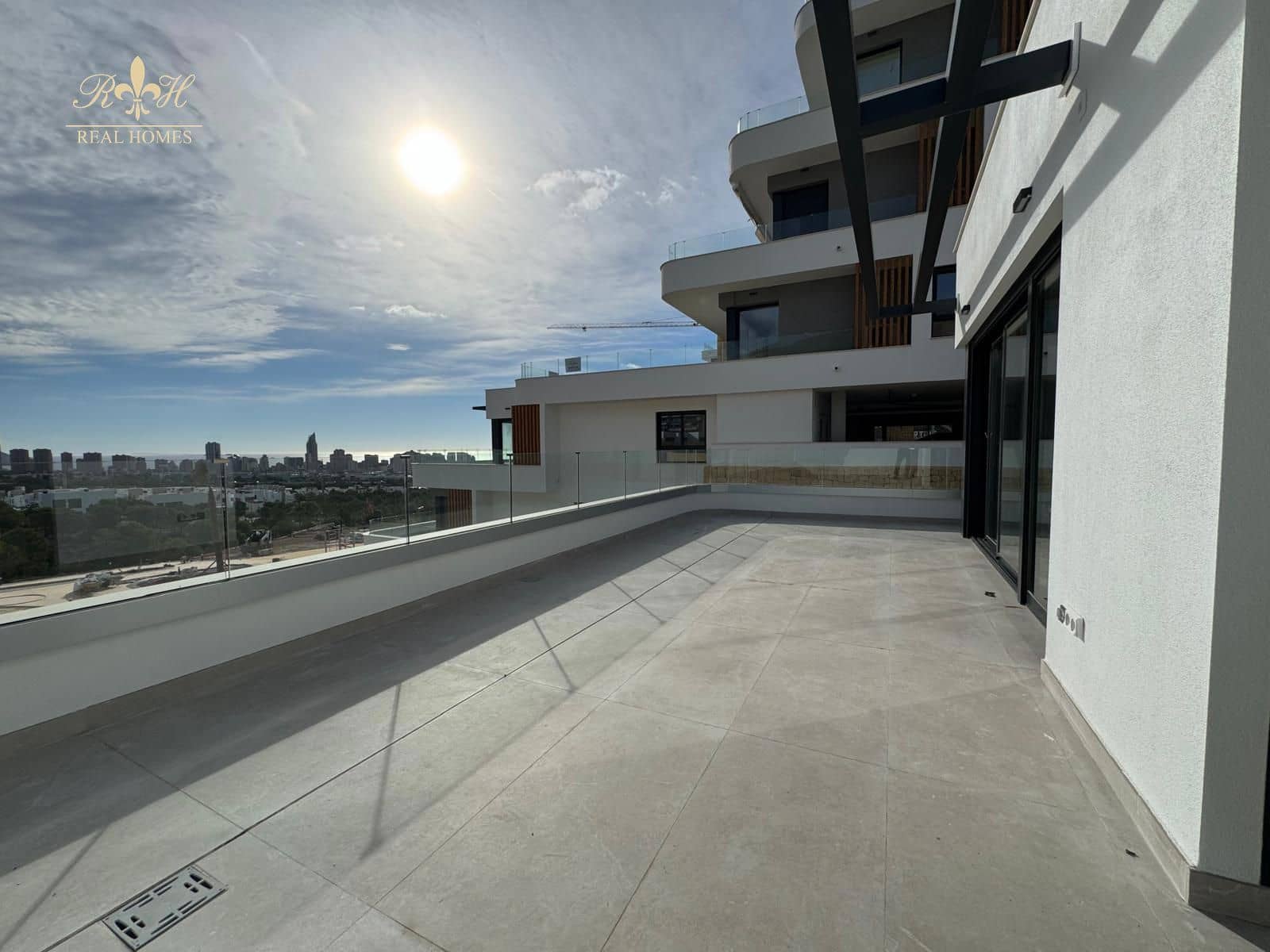 2 makuuhuone Asunto myytävänä paikassa Finestrat mukana uima-altaan 
autotalli - 449 000 € (Ref: 9566428)