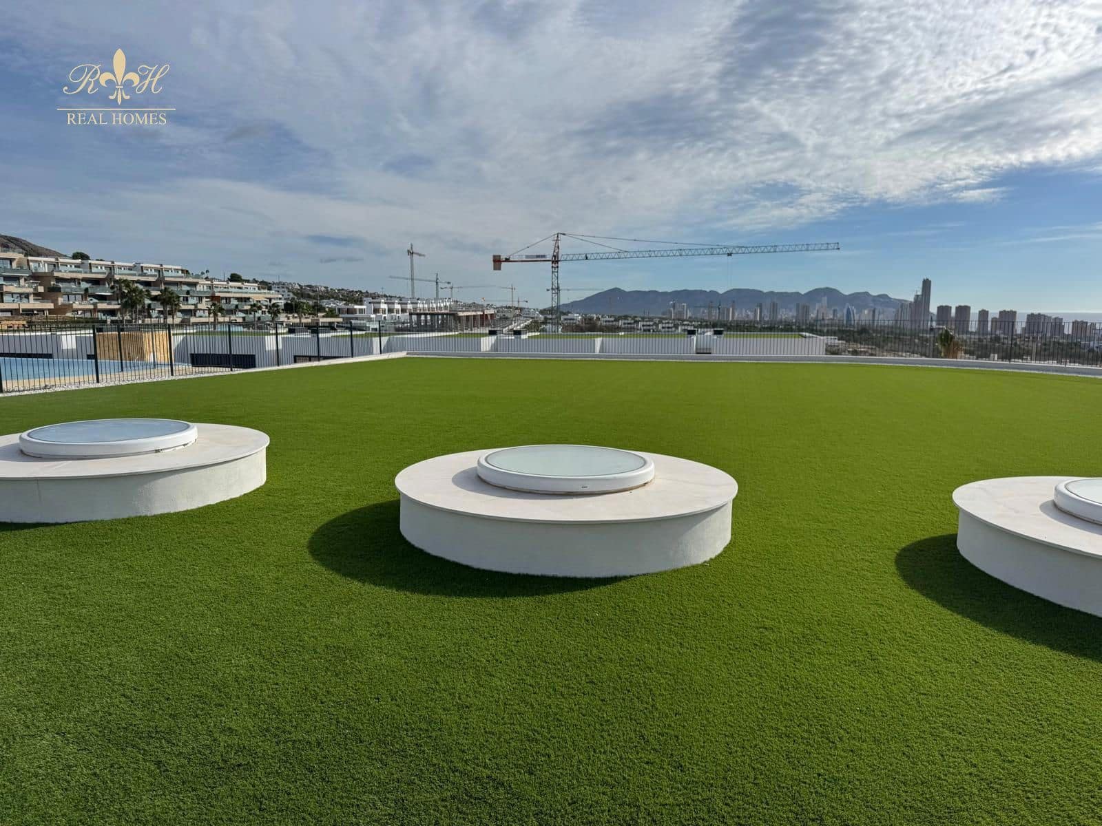 2 makuuhuone Asunto myytävänä paikassa Finestrat mukana uima-altaan 
autotalli - 449 000 € (Ref: 9566428)