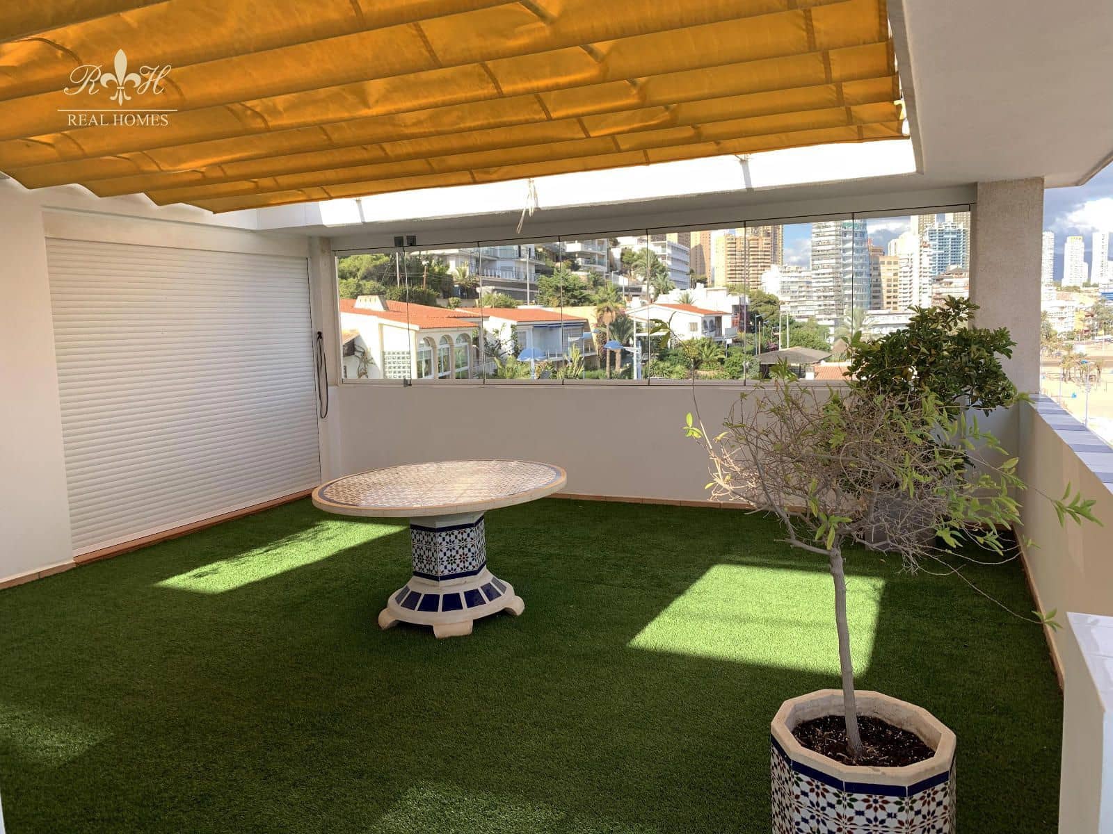 3 soveværelse Lejlighed til salg i Benidorm med garage - € 2.500.000 (Ref: 9571914)