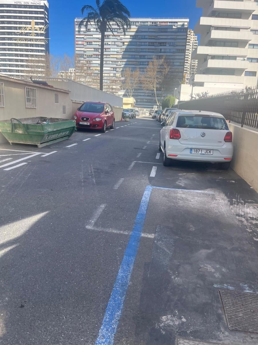 1 bedroom Flat for rent in Benidorm with pool - € 1,200 (Ref: 9598184)