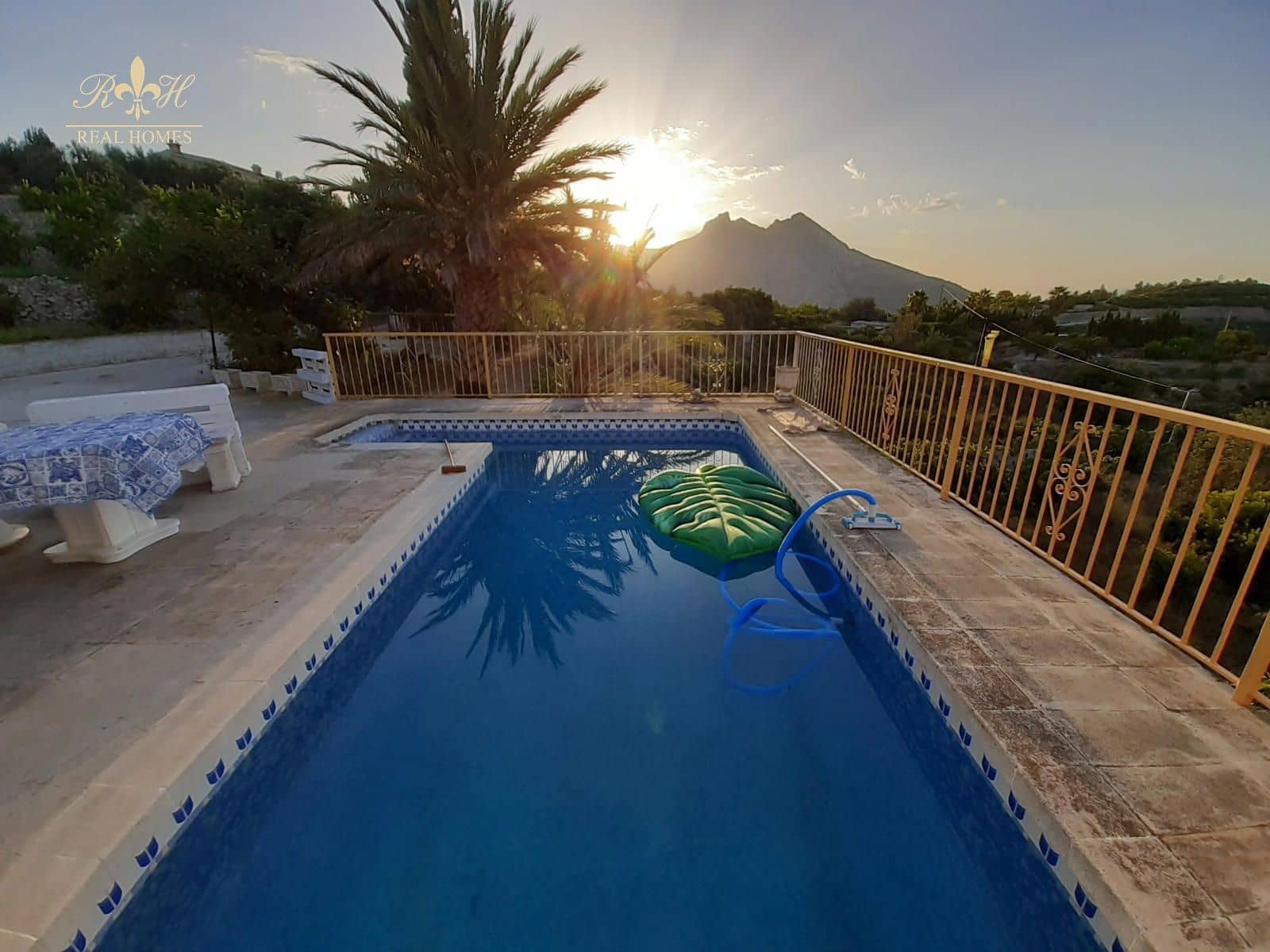 3 bedroom Villa for sale in Callosa d'En Sarria with pool garage - € 350,000 (Ref: 9656869)