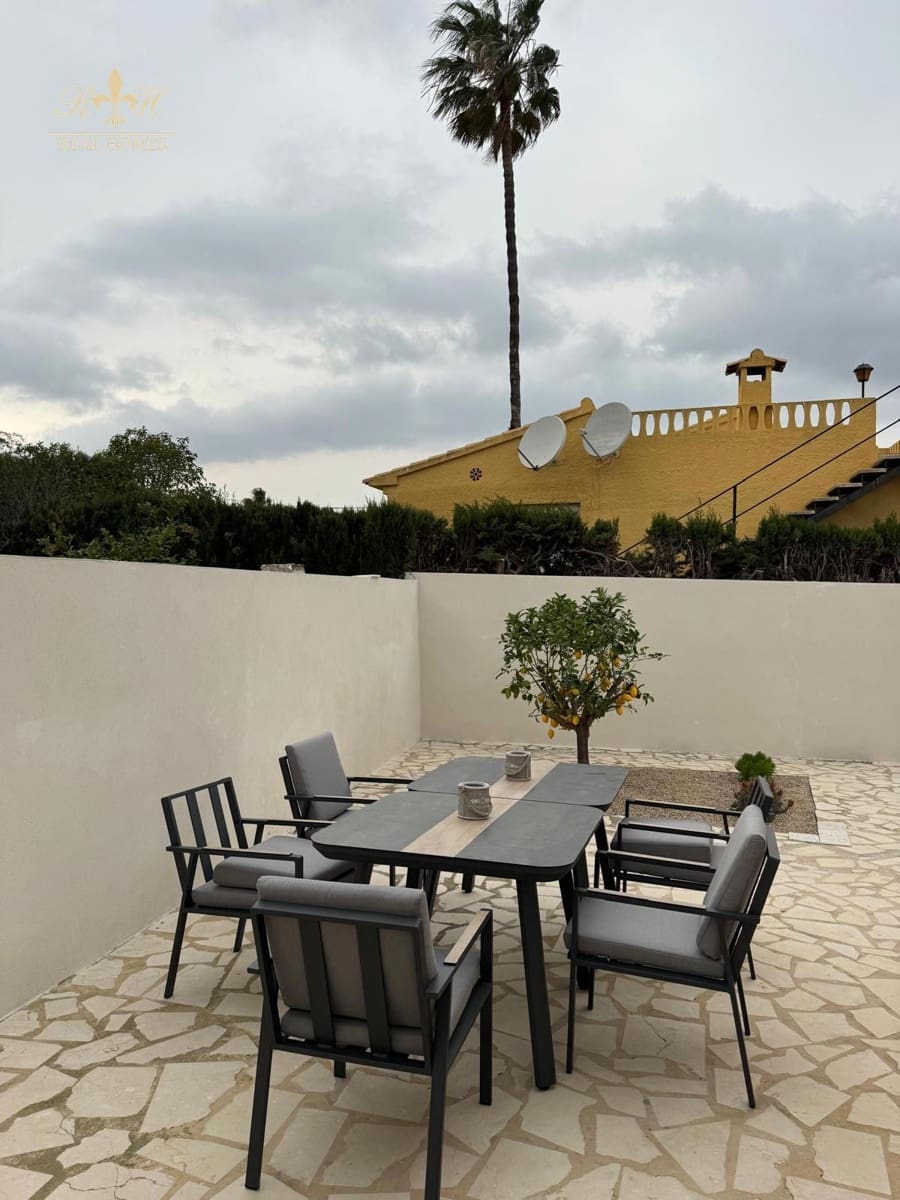 2 bedroom Villa for sale in Albir with garage - € 425,000 (Ref: 9676261)