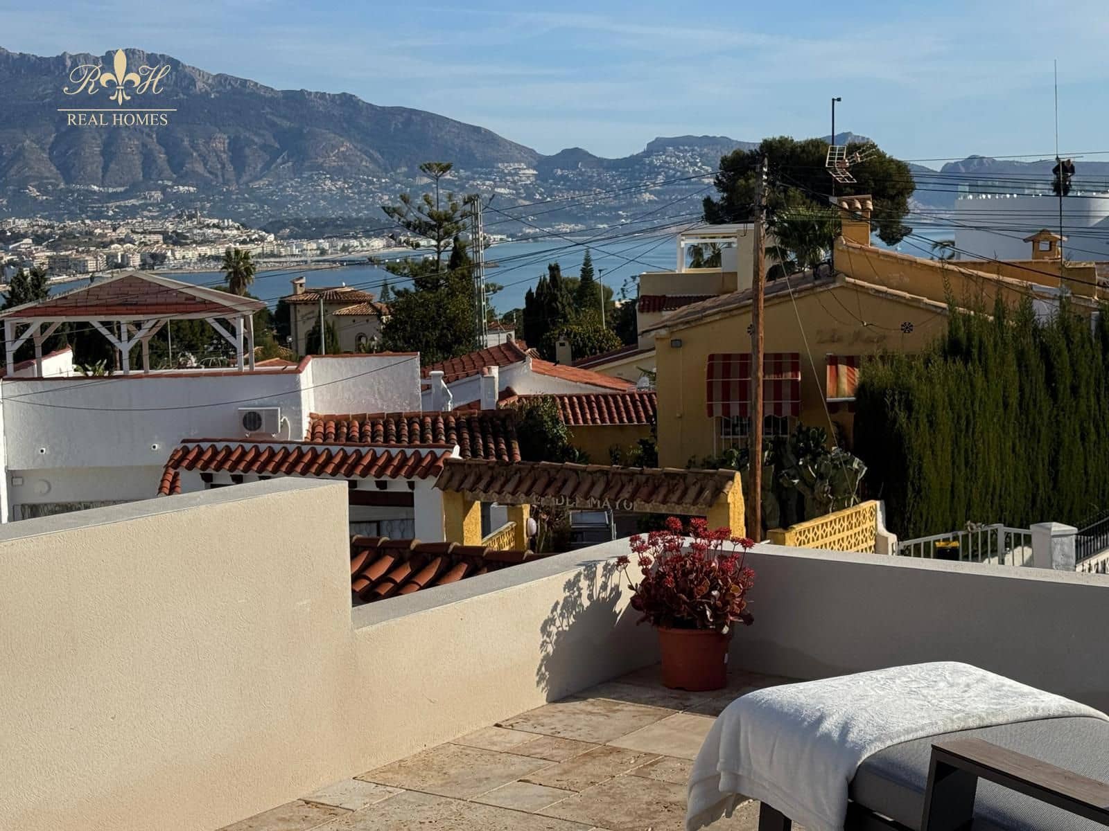 2 bedroom Villa for sale in Albir with garage - € 425,000 (Ref: 9676261)
