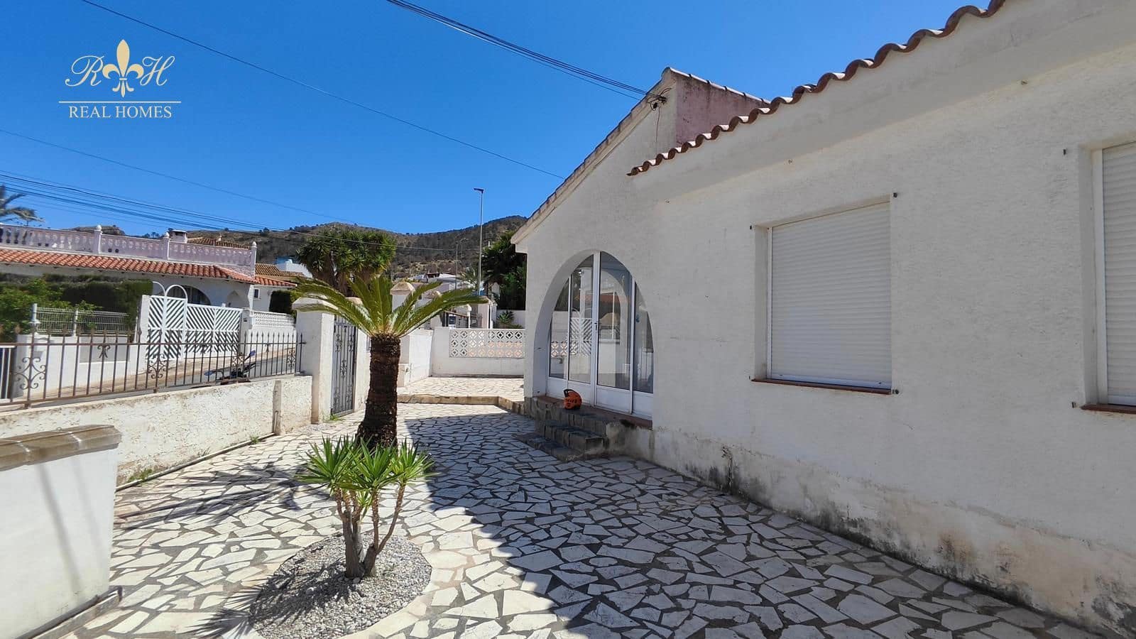 2 bedroom Villa for sale in Albir with garage - € 425,000 (Ref: 9676261)