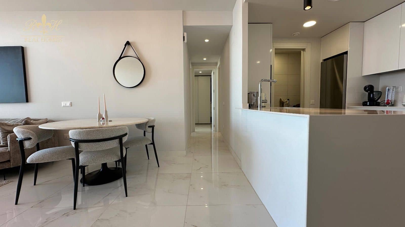 2 soverom Leilighet til salgs i Benidorm med svømmebasseng garasje - € 615 000 (Ref: 9720303)