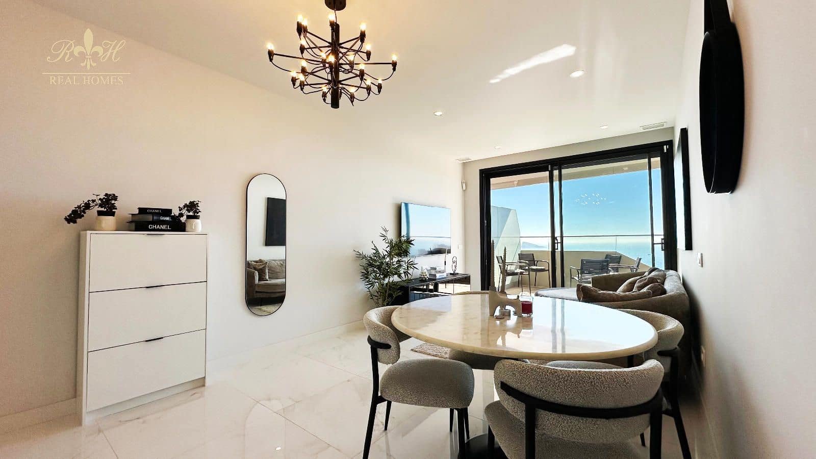 2 soverom Leilighet til salgs i Benidorm med svømmebasseng garasje - € 615 000 (Ref: 9720303)