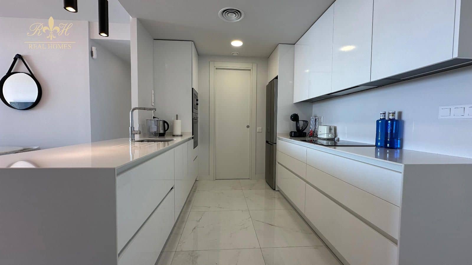 2 soverom Leilighet til salgs i Benidorm med svømmebasseng garasje - € 615 000 (Ref: 9720303)