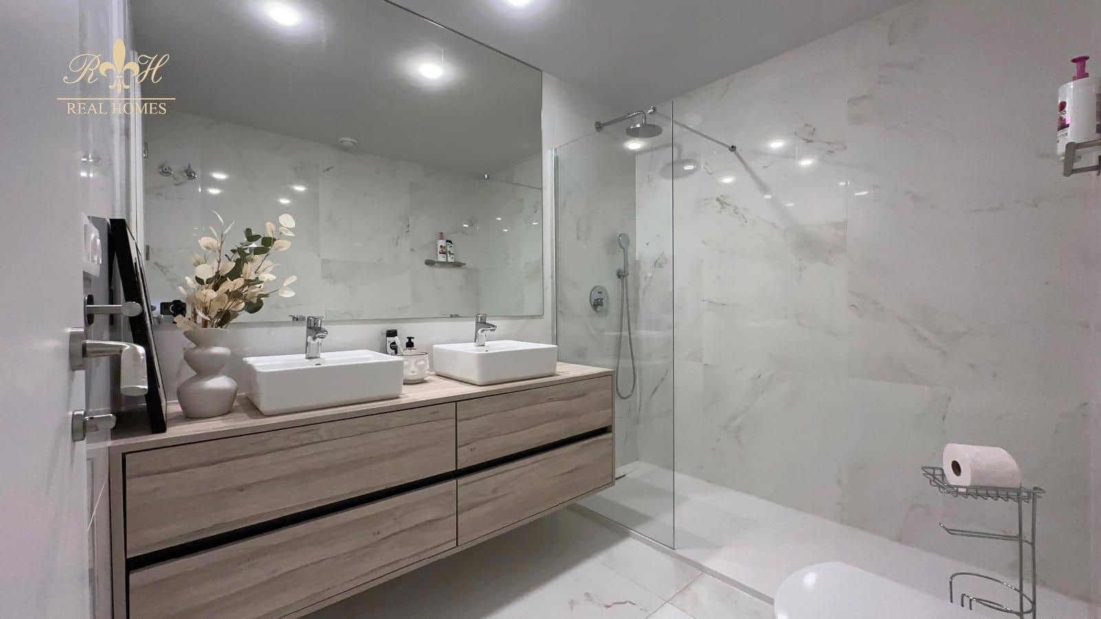 2 soverom Leilighet til salgs i Benidorm med svømmebasseng garasje - € 615 000 (Ref: 9720303)