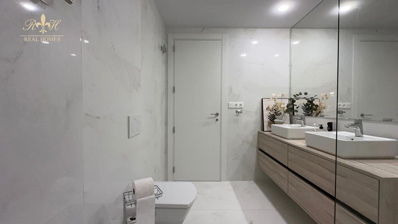 2 soverom Leilighet til salgs i Benidorm med svømmebasseng garasje - € 615 000 (Ref: 9720303)