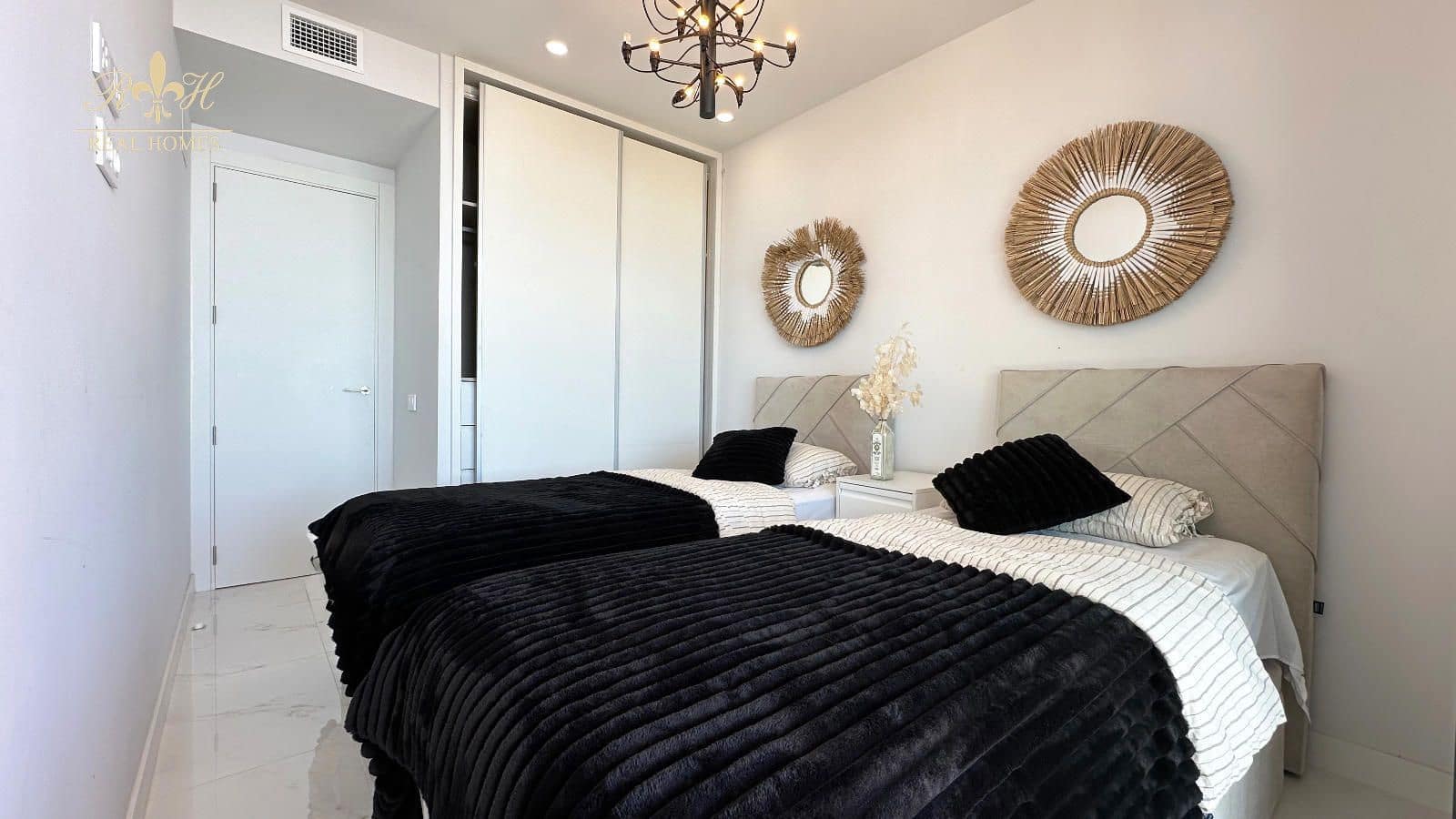 2 soverom Leilighet til salgs i Benidorm med svømmebasseng garasje - € 615 000 (Ref: 9720303)