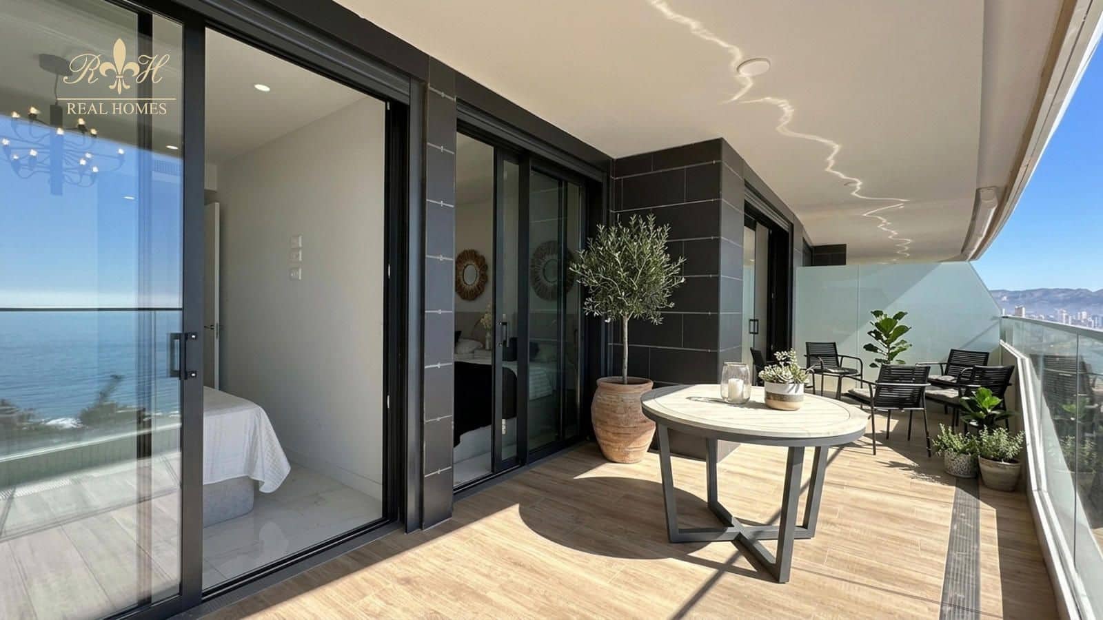 2 soverom Leilighet til salgs i Benidorm med svømmebasseng garasje - € 615 000 (Ref: 9720303)