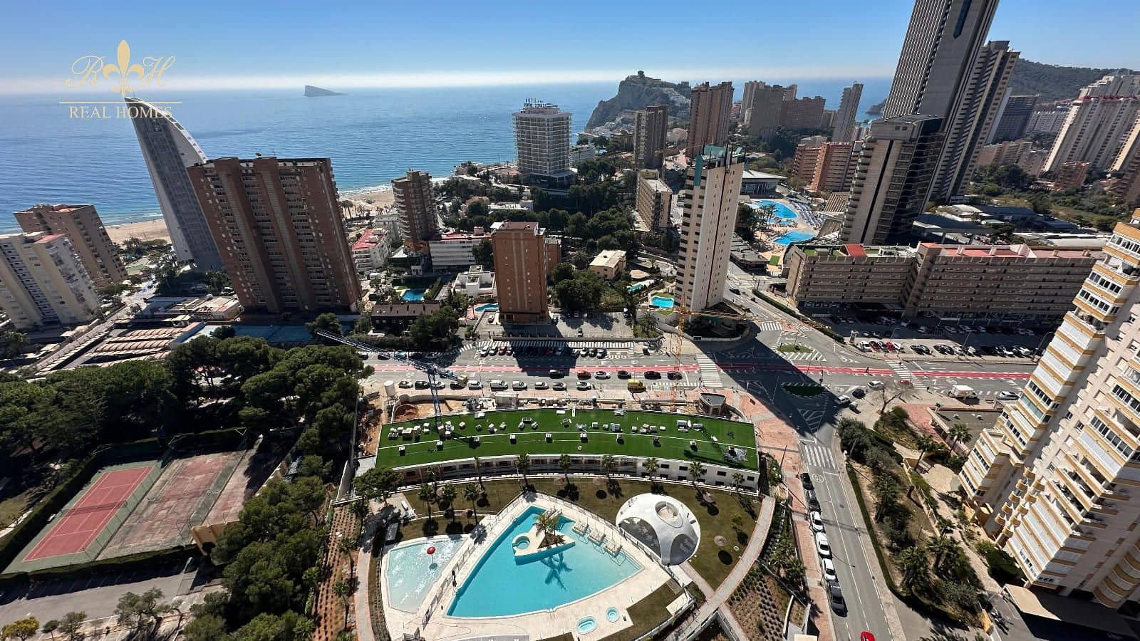 2 soverom Leilighet til salgs i Benidorm med svømmebasseng garasje - € 615 000 (Ref: 9720303)